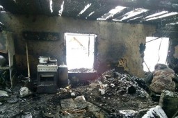 ​Пострадавшим от пожара жителям п. Караоткел предоставлено временное жилье