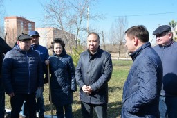 Аким области принял участие в общегородском субботнике в Кокшетау