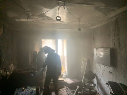 14 кокшетауцев эвакуировали при пожаре в многоэтажном доме