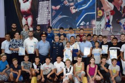 Полицейские поздравили юных акмолинских  тяжелоатлетов с Днем спорта