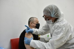 Вакцинация всех желающих началась в Акмолинской области