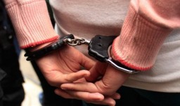 Акмолинские полицейские задержали подозреваемую в сбыте наркотических средств