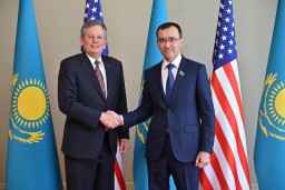 Маулен Ашимбаев встретился с сенатором Конгресса США