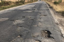На новые дороги со старыми ямами жалуются сельчане Акмолинской области