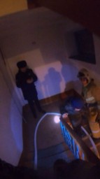 Десять человек эвакуировали из-за пожара в многоэтажке в Щучинске