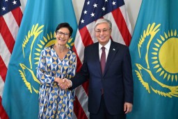 Токаев обсудил перспективы расширения американского финансового холдинга в Казахстане