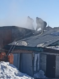Женщину с детьми спасли при пожаре в Щучинске