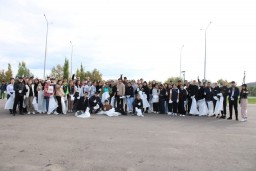 Акмолинцы приняли участие в экологической акции по очистке озера Копы от мусора