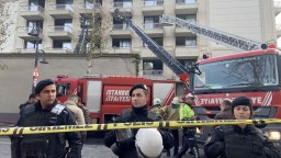 В центре Стамбула загорелся отель