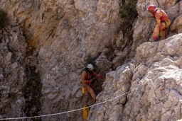 Застрявшего на девять дней в пещере спелеолога подняли на поверхность в Турции