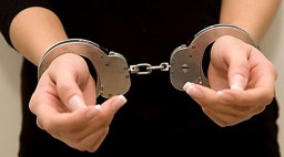 В Есильском районе полицейские задержали двух девушек по подозрению в краже денежных средств