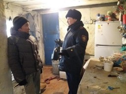 В Кокшетау полицейские спасли семью от опасности печного угара
