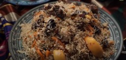 Плов из утки, с черносливом и айвой