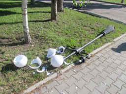 В Кокшетау полицейскими задержаны вандалы, разбившие фонари в городском парке