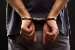 ​В Кокшетау полицейские задержали мужчину вымогавшего 1 миллион тенге