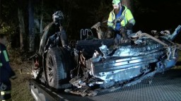 В аварии с автомобилем Tesla погибли два человека. Место водителя было пустым