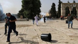 У мечети Аль-Акса в Иерусалиме с новой силой вспыхнули беспорядки