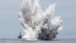 Турецкий катер подорвался на дрейфующей мине в Черном море