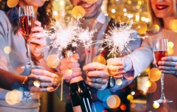 Веселые конкурсы на Новый год для дружной компании