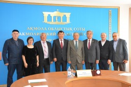 Председатель Акмолинского областного суда встретился с членами областного Совета биев