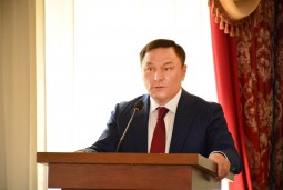 Аким Акмолинской области отчитался перед депутатами по итогам первого полугодия