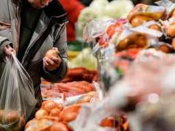 Как сдерживают цены на продовольственные товары в Жаркаинском районе