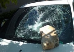 Нетрезвый мужчина закидал камнями проезжающие автомобили на трассе в Акмолинской области