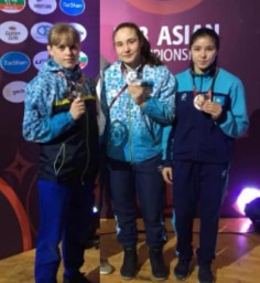 Акмолинки завоевали три награды по женской борьбе