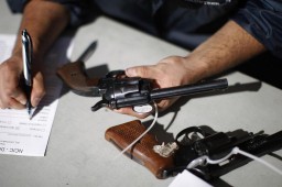 10 единиц оружия изъяли за сутки полицейские из незаконного оборота