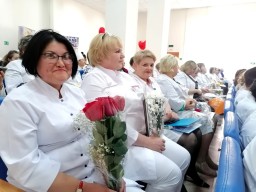 Ангелы в белых халатах: медицинских сестер МОБ наградили в их профессиональный праздник