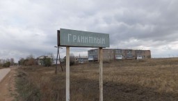 "Только обещания": жители села в Акмолинской области перекрыли дорогу, ведущую к рудникам