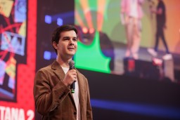 ​Голливудское кино в Астане, знаменитый Qewbite, и другие яркие моменты Comic Con Astana-2025