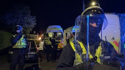 Массовые беспорядки в Кардиффе. Столкновения с полицией начались после гибели двух подростков
