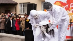 Депутат призвал сажать всех в тюрьму, включая бабушек, которые участвуют в похищении невест Депутат призвал сажать всех в тюрьму, включая бабушек, которые участвуют в похищении невест