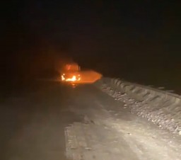 Машина полностью сгорела на трассе в Акмолинской области
