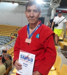 76-летний акмолинский самбист завоевал "бронзу" Чемпионата Мира на Кипре