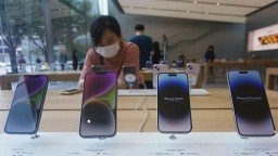 Китай запретил чиновникам пользоваться iPhone, Apple терпит миллиардные убытки