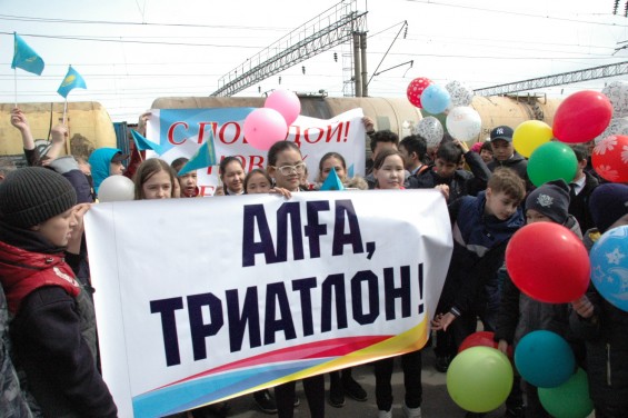 В Кокшетау встретили акмолинских триатлонистов