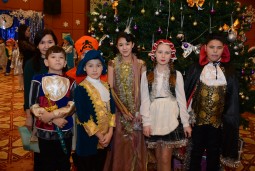 200 акмолинских детей получили новогодние подарки