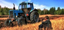 Лишенным права управления степногорцам выдавали незаконно удостоверения машиниста-тракториста