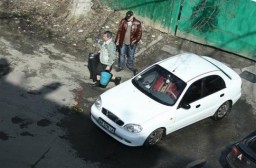 Полицейские призвали любителей мыть свои машины в неустановленных местах не нарушать закон