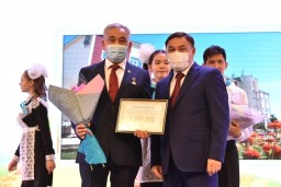 Аким Акмолинской области поздравил педагогов с профессиональным праздником