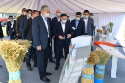 ​Президент Казахстана осмотрел сельскохозяйственные угодья ТОО «Ең-Дала» в Акмолинской области.