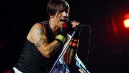 Red Hot Chili Peppers продают свой каталог песен вслед за Диланом и Янгом