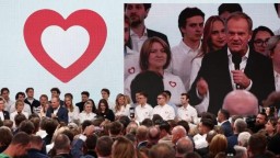 Выборы в Польше: партия Качиньского лидирует, но у Туска появились шансы сформировать коалицию