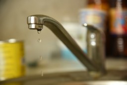 Жильцы кокшетауской многоэтажки пожаловались на слабый напор воды Жильцы кокшетауской многоэтажки пожаловались на слабый напор воды