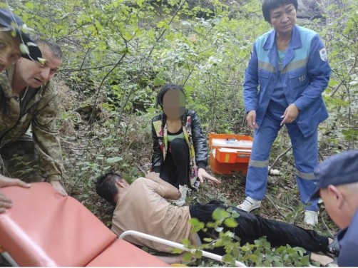 ​19-летний парень, взбираясь по горе, упал с 20-метровой высоты в Акмолинской области