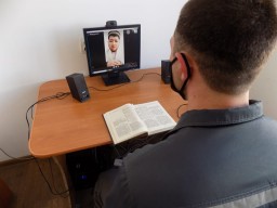 В преддверии Рамадана акмолинские осужденные встретились онлайн с представителями духовенства
