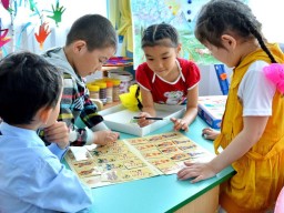 Для 97 тысяч казахстанских воспитателей детских садов повысится зарплата еще на 30%