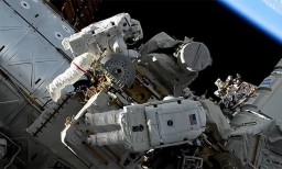 Астронавты NASA потеряли в открытом космосе сумку с инструментами